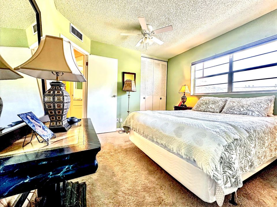 待售: $115,000 (2 贝兹, 2 浴室, 944 平方英尺)