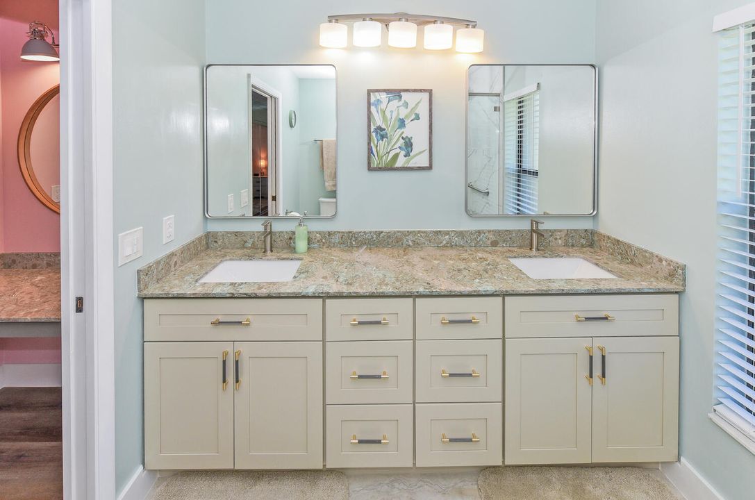 На продажу: $229,900 (2 спален, 2 ванн, 1411 Квадратных фут)