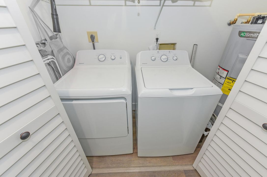 На продажу: $229,900 (2 спален, 2 ванн, 1411 Квадратных фут)