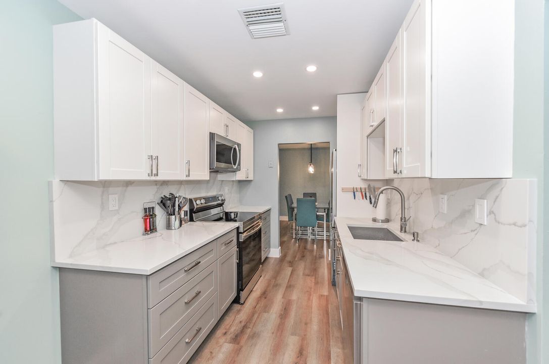 На продажу: $229,900 (2 спален, 2 ванн, 1411 Квадратных фут)