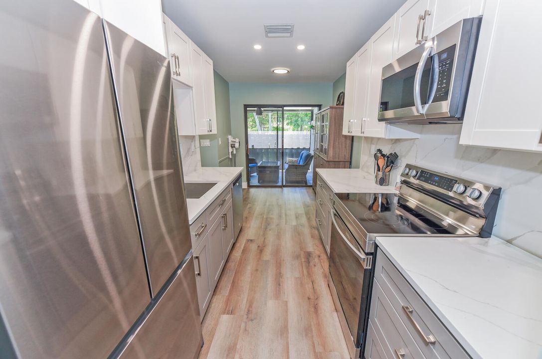 На продажу: $229,900 (2 спален, 2 ванн, 1411 Квадратных фут)