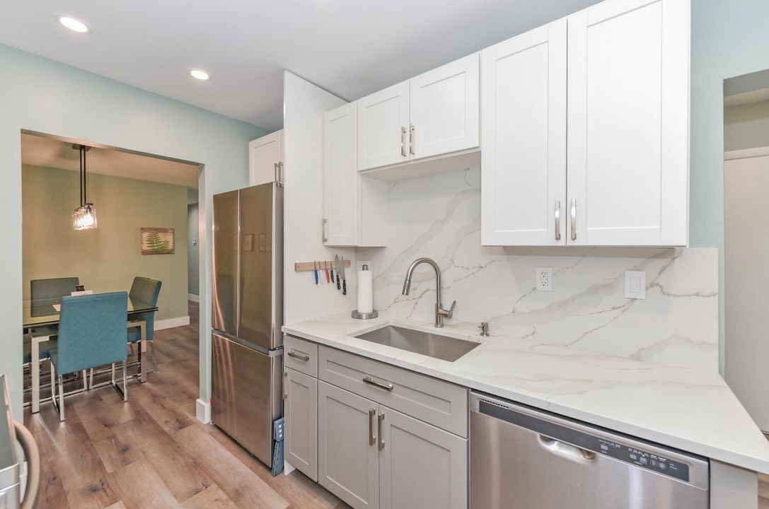 На продажу: $229,900 (2 спален, 2 ванн, 1411 Квадратных фут)