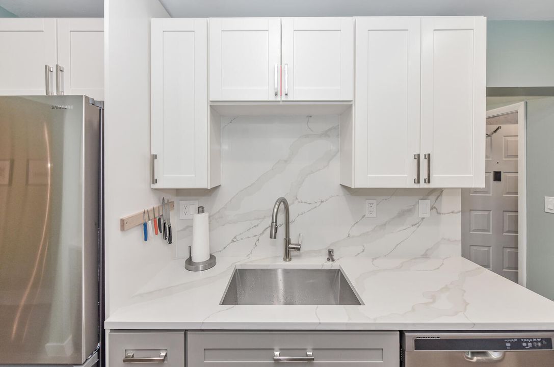 На продажу: $229,900 (2 спален, 2 ванн, 1411 Квадратных фут)