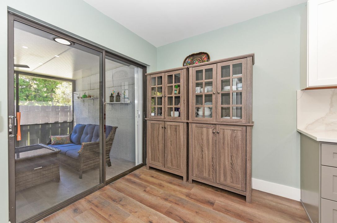 На продажу: $229,900 (2 спален, 2 ванн, 1411 Квадратных фут)