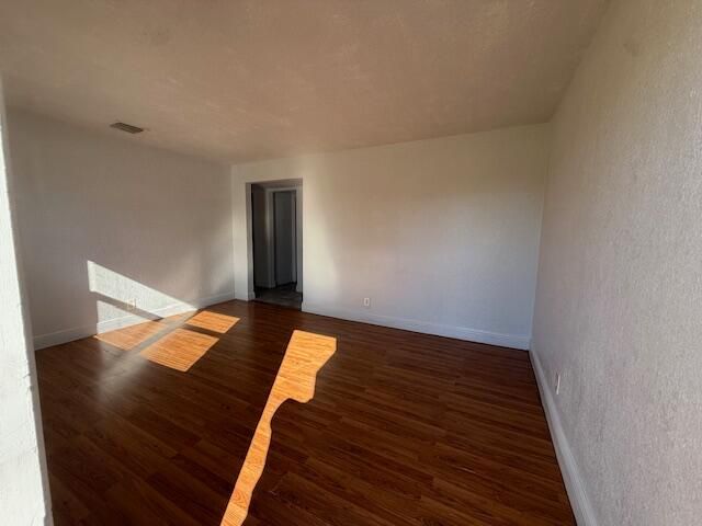For Rent: $1,600 (2 beds, 1 baths, 1200 Square Feet)