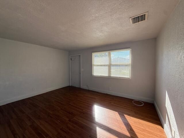 For Rent: $1,600 (2 beds, 1 baths, 1200 Square Feet)