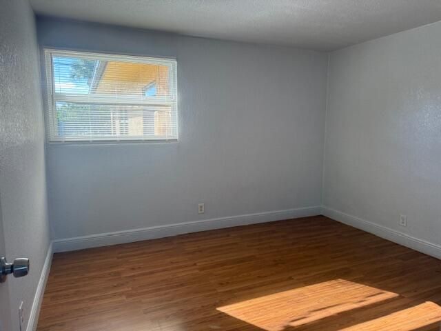 For Rent: $1,600 (2 beds, 1 baths, 1200 Square Feet)