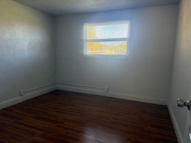 For Rent: $1,600 (2 beds, 1 baths, 1200 Square Feet)