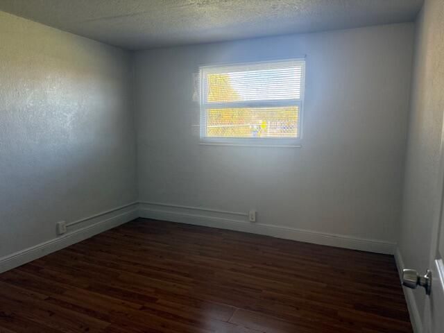 For Rent: $1,600 (2 beds, 1 baths, 1200 Square Feet)