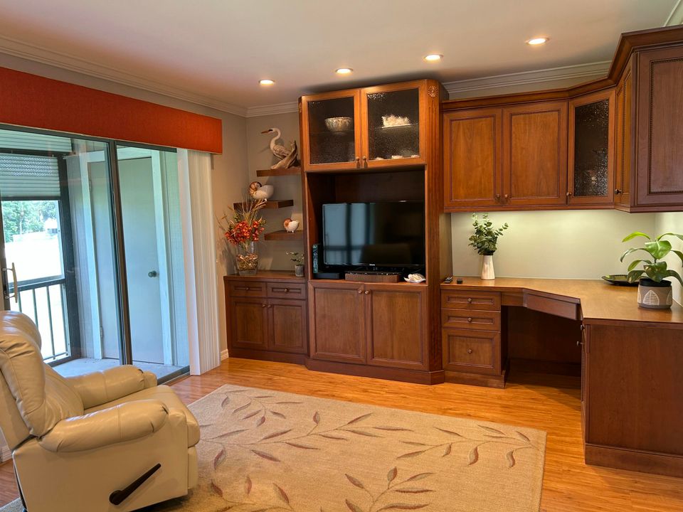 For Rent: $4,000 (2 beds, 2 baths, 1230 Square Feet)