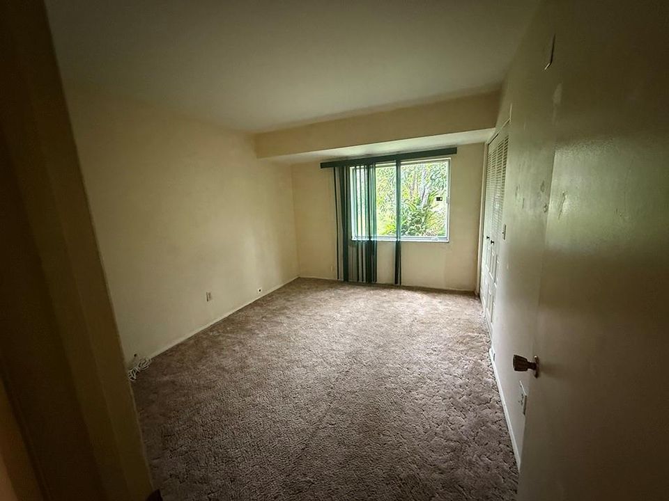 Active With Contract: $165,000 (3 beds, 2 baths, 1313 Square Feet)