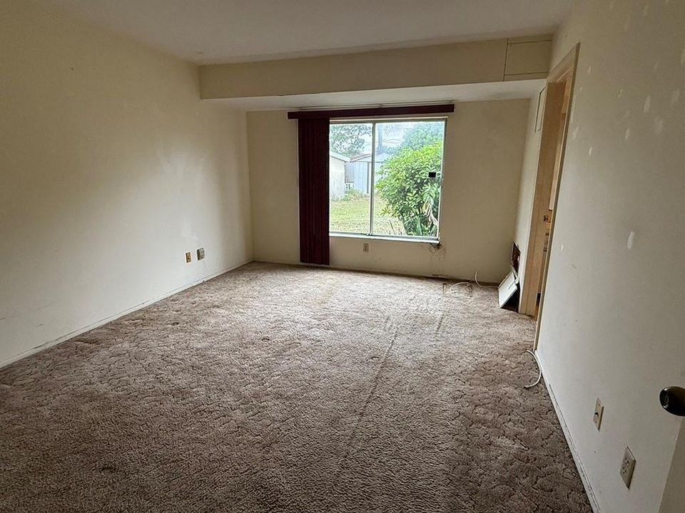 Active With Contract: $165,000 (3 beds, 2 baths, 1313 Square Feet)