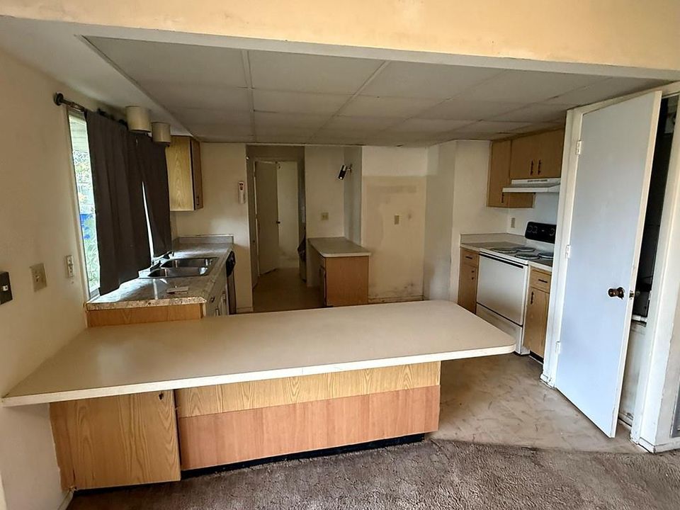 Active With Contract: $165,000 (3 beds, 2 baths, 1313 Square Feet)