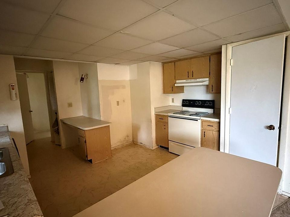 Active With Contract: $165,000 (3 beds, 2 baths, 1313 Square Feet)