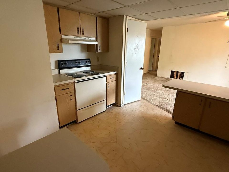 Active With Contract: $165,000 (3 beds, 2 baths, 1313 Square Feet)