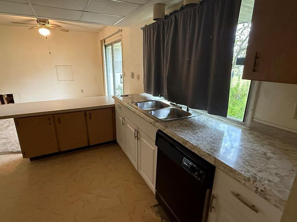 Active With Contract: $165,000 (3 beds, 2 baths, 1313 Square Feet)