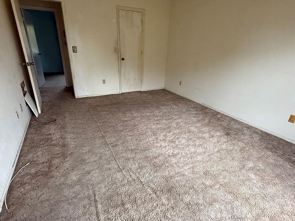 Active With Contract: $165,000 (3 beds, 2 baths, 1313 Square Feet)