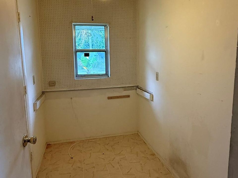 Active With Contract: $165,000 (3 beds, 2 baths, 1313 Square Feet)