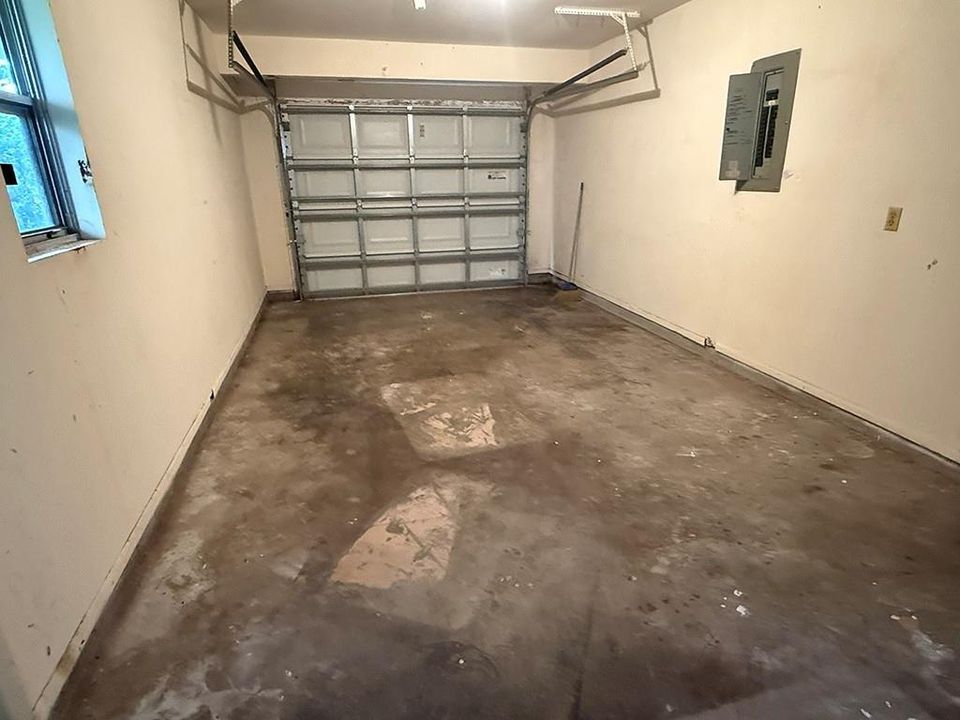 Active With Contract: $165,000 (3 beds, 2 baths, 1313 Square Feet)