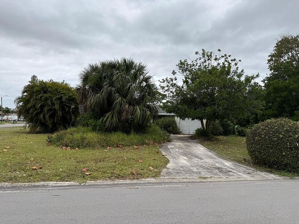 Active With Contract: $165,000 (3 beds, 2 baths, 1313 Square Feet)