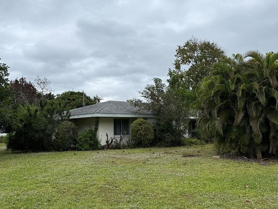 Active With Contract: $165,000 (3 beds, 2 baths, 1313 Square Feet)