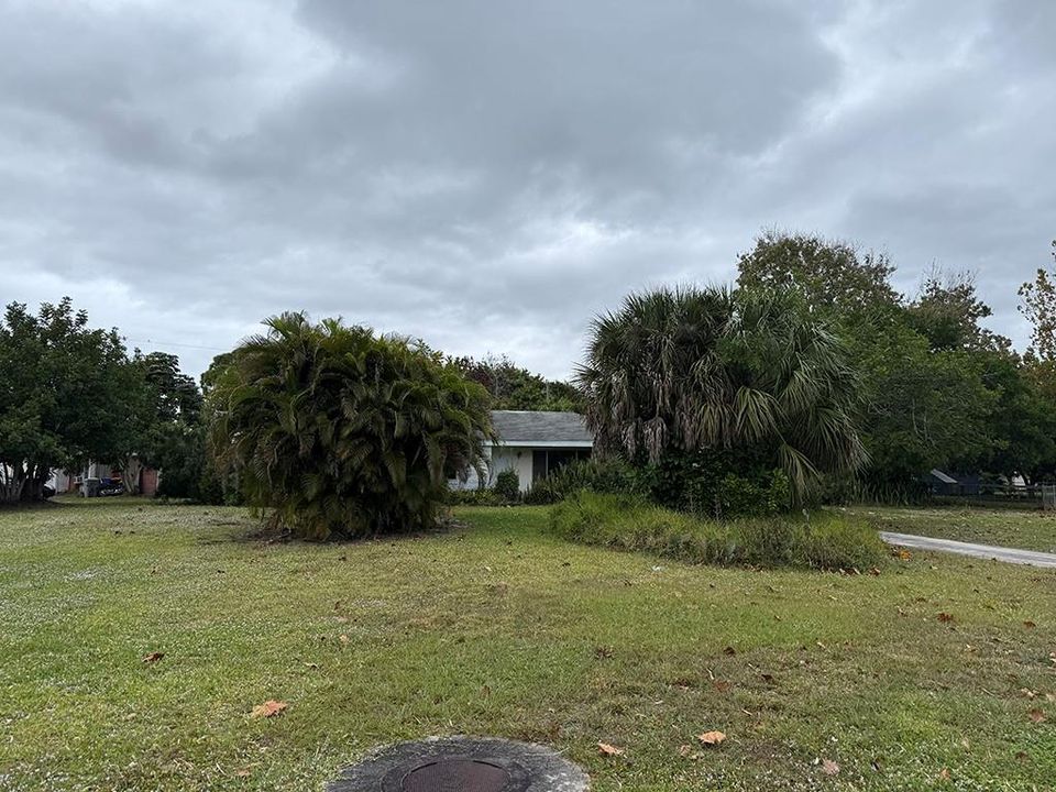 Active With Contract: $165,000 (3 beds, 2 baths, 1313 Square Feet)