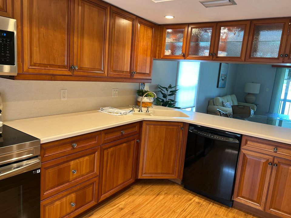 For Rent: $4,000 (2 beds, 2 baths, 1230 Square Feet)