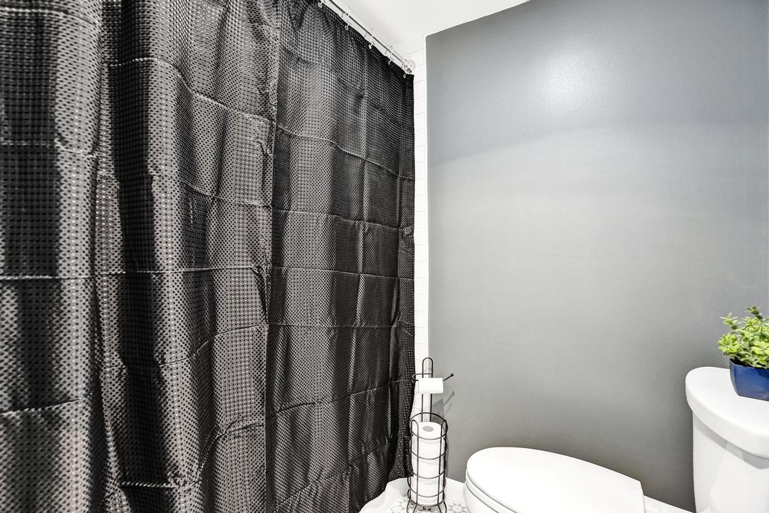 For Rent: $8,500 (2 beds, 2 baths, 1270 Square Feet)