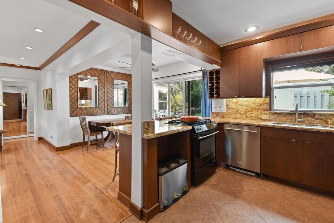 For Rent: $3,800 (2 beds, 2 baths, 1365 Square Feet)