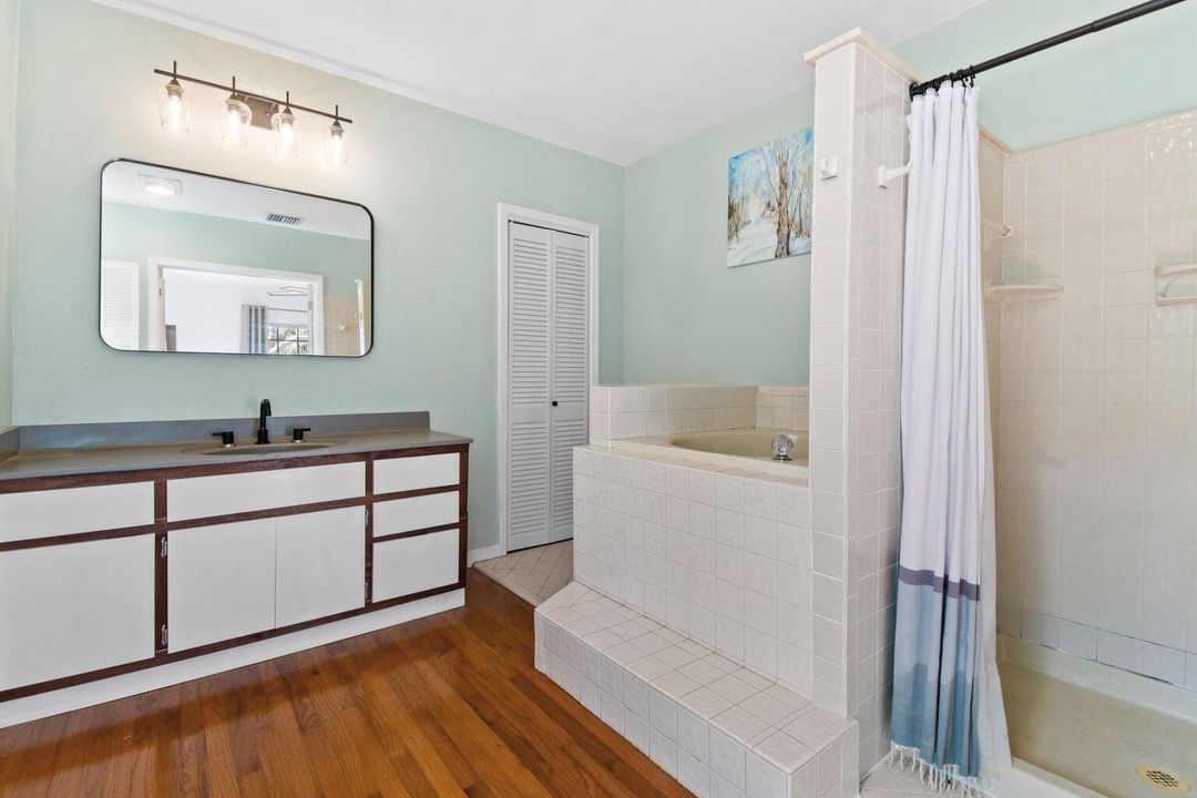 For Rent: $3,800 (2 beds, 2 baths, 1365 Square Feet)