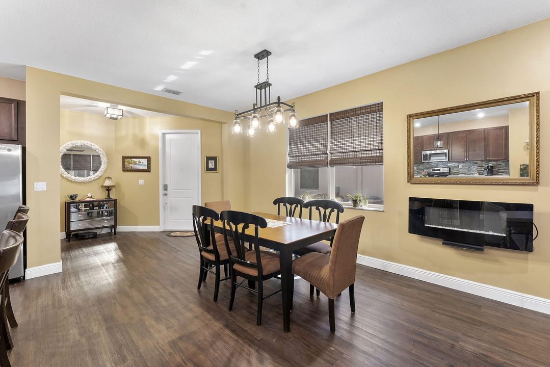 En Venta: $725,000 (4 camas, 3 baños, 2179 Pies cuadrados)