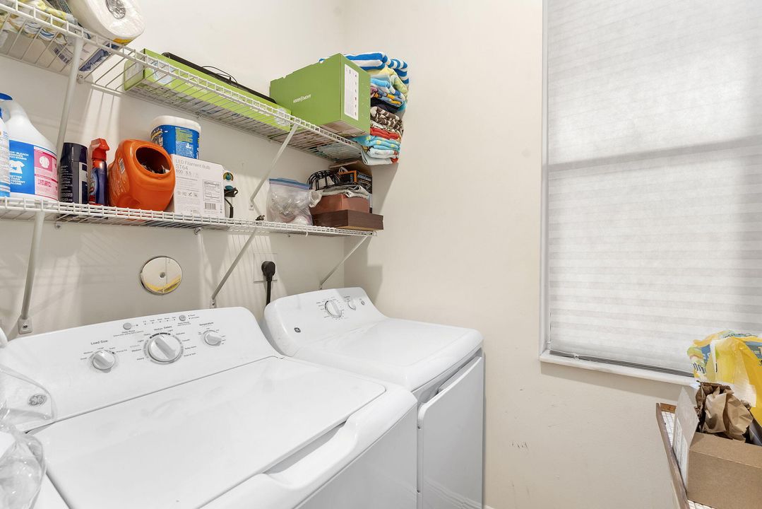 En Venta: $725,000 (4 camas, 3 baños, 2179 Pies cuadrados)