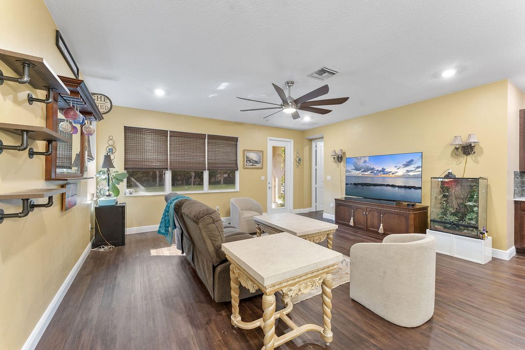 En Venta: $725,000 (4 camas, 3 baños, 2179 Pies cuadrados)