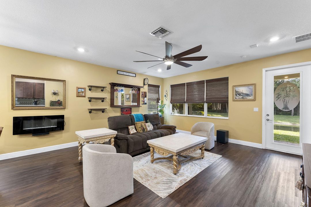 En Venta: $725,000 (4 camas, 3 baños, 2179 Pies cuadrados)