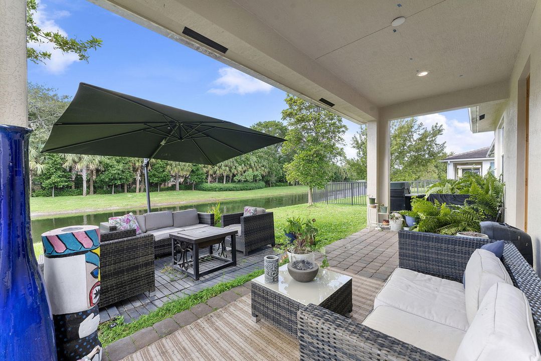 En Venta: $725,000 (4 camas, 3 baños, 2179 Pies cuadrados)