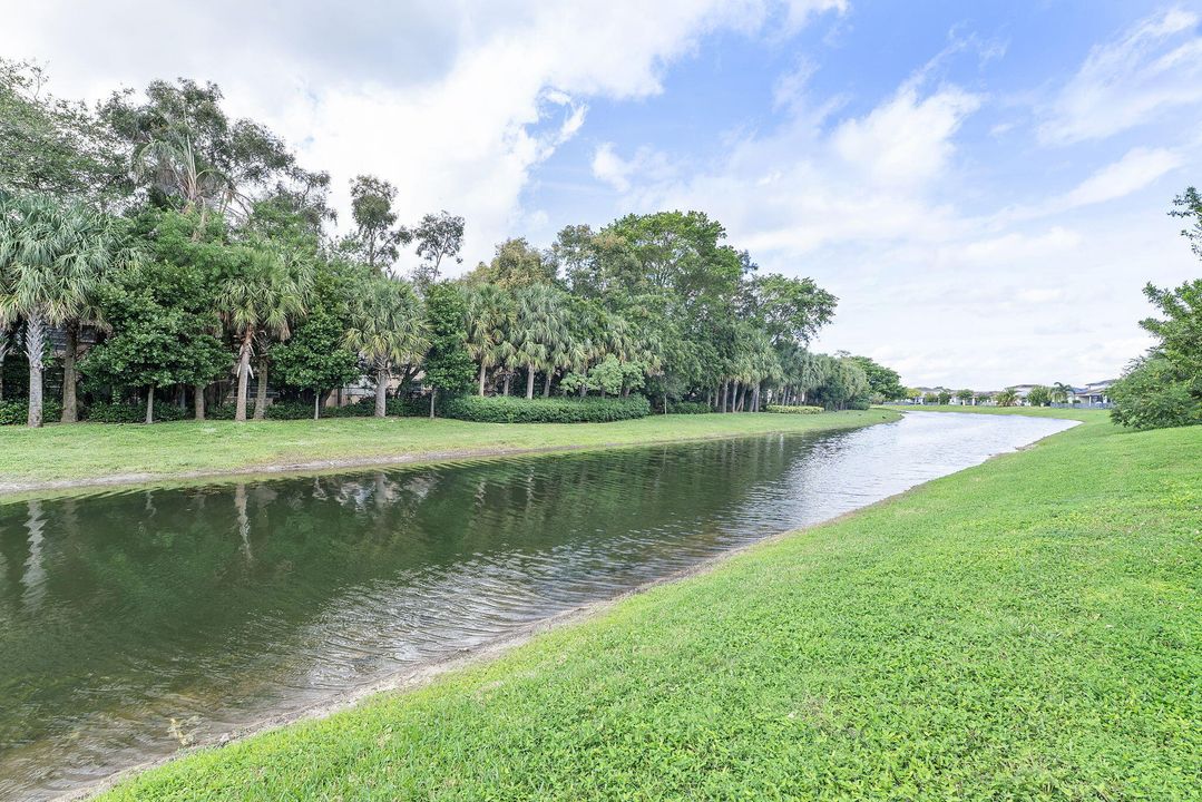 En Venta: $725,000 (4 camas, 3 baños, 2179 Pies cuadrados)