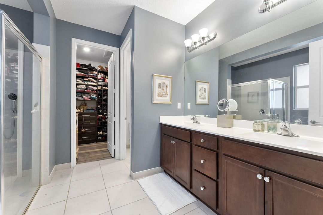 En Venta: $725,000 (4 camas, 3 baños, 2179 Pies cuadrados)