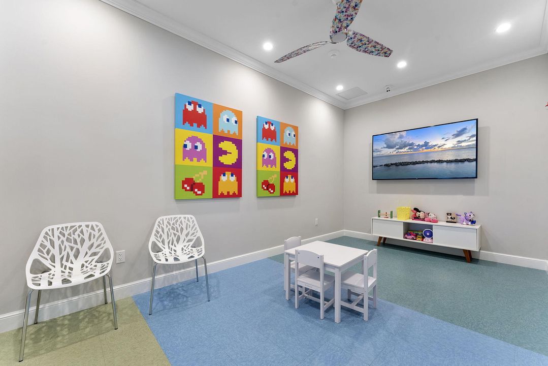 En Venta: $725,000 (4 camas, 3 baños, 2179 Pies cuadrados)