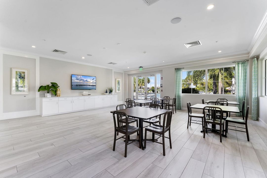 En Venta: $725,000 (4 camas, 3 baños, 2179 Pies cuadrados)