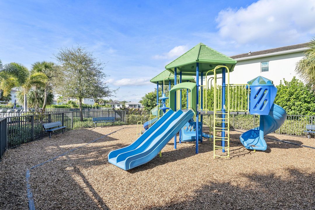 En Venta: $725,000 (4 camas, 3 baños, 2179 Pies cuadrados)