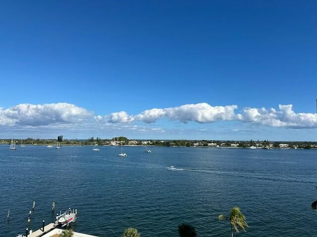 出租: $2,500 (1 贝兹, 1 浴室, 804 平方英尺)