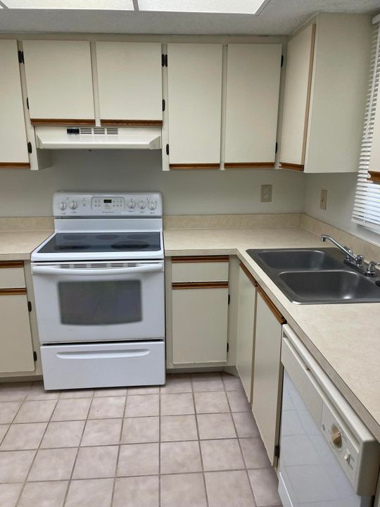 出租: $1,750 (2 贝兹, 2 浴室, 782 平方英尺)