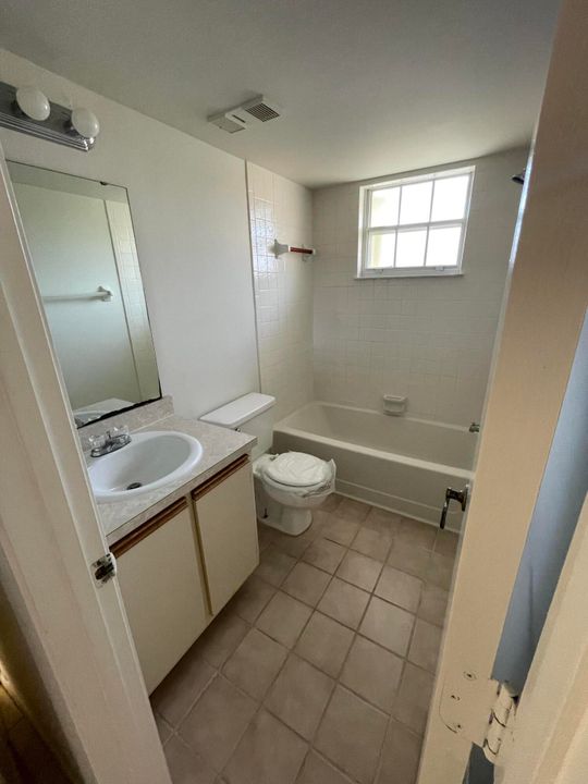 出租: $1,750 (2 贝兹, 2 浴室, 782 平方英尺)