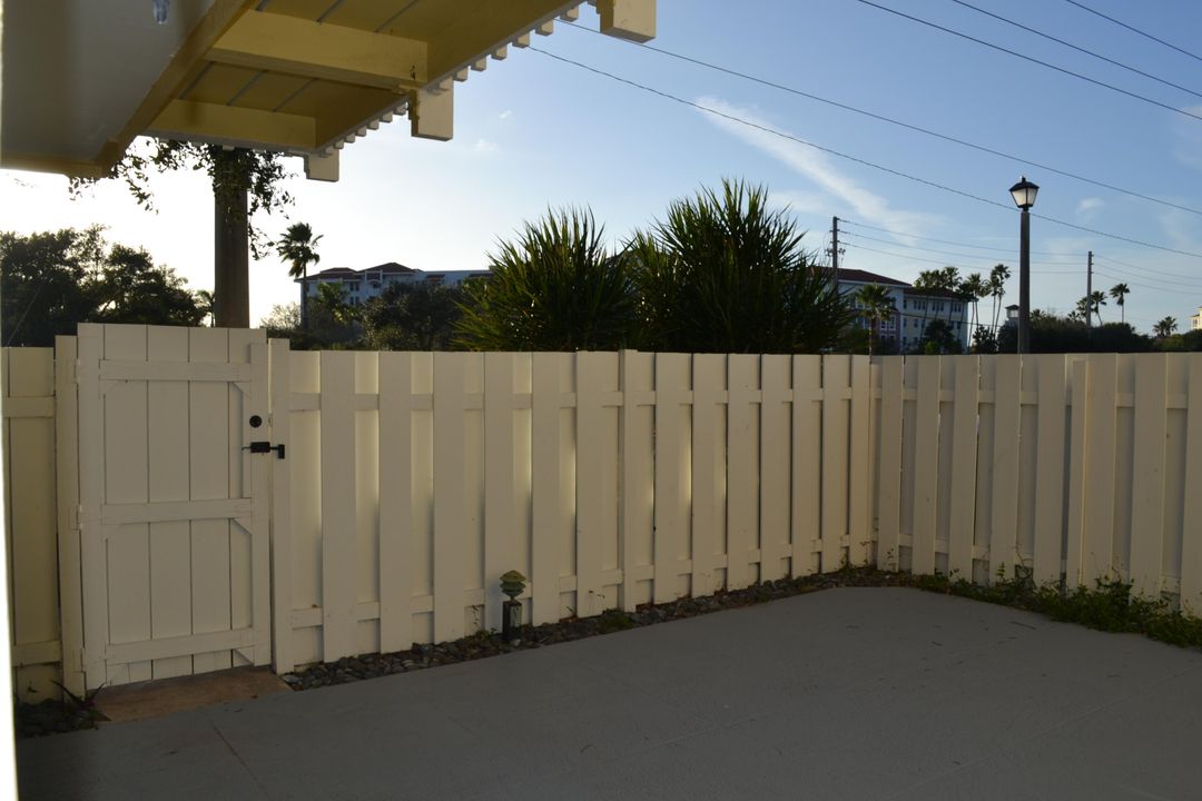 出租: $4,500 (2 贝兹, 2 浴室, 1250 平方英尺)