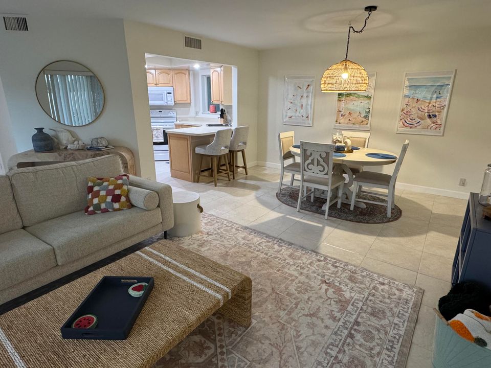 出租: $4,500 (2 贝兹, 2 浴室, 1250 平方英尺)