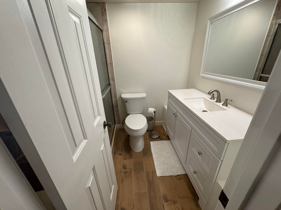 出租: $4,500 (2 贝兹, 2 浴室, 1250 平方英尺)