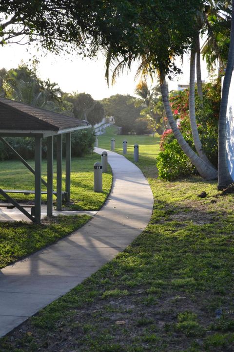 出租: $4,500 (2 贝兹, 2 浴室, 1250 平方英尺)