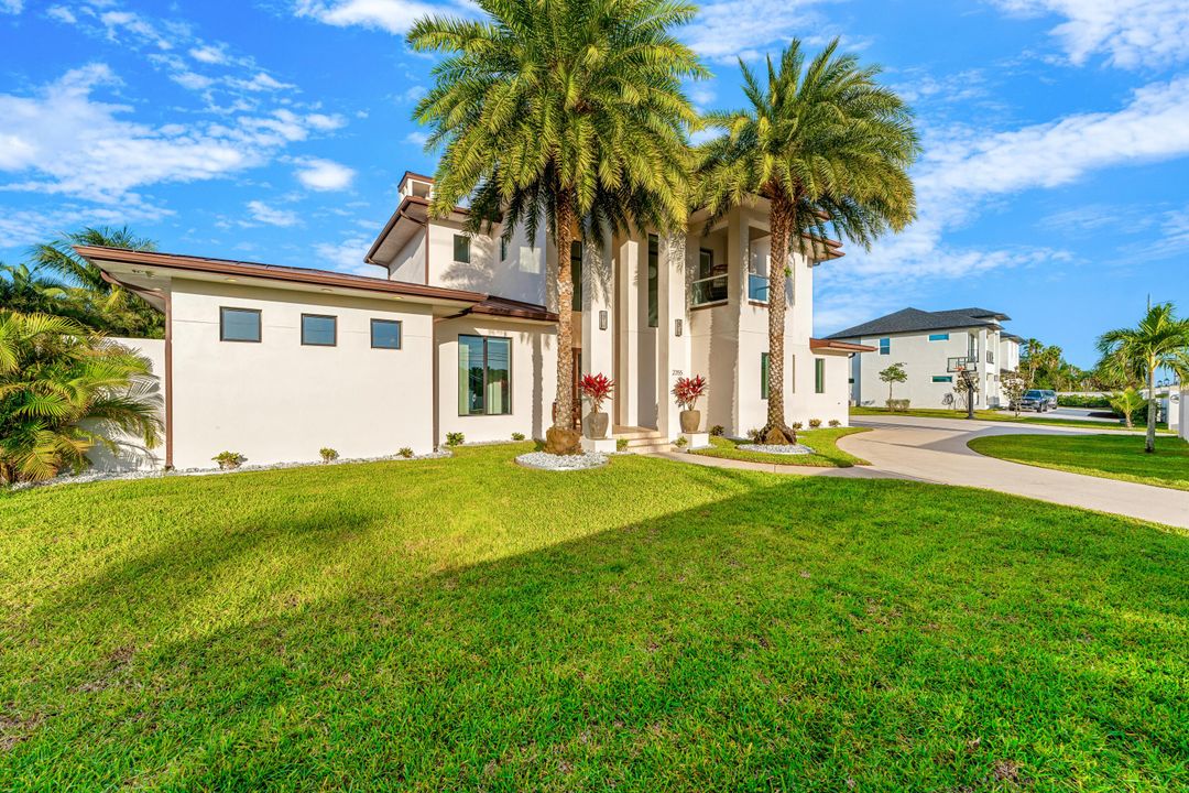 For Sale: $1,645,000 (5 beds, 4 baths, 3927 Square Feet)