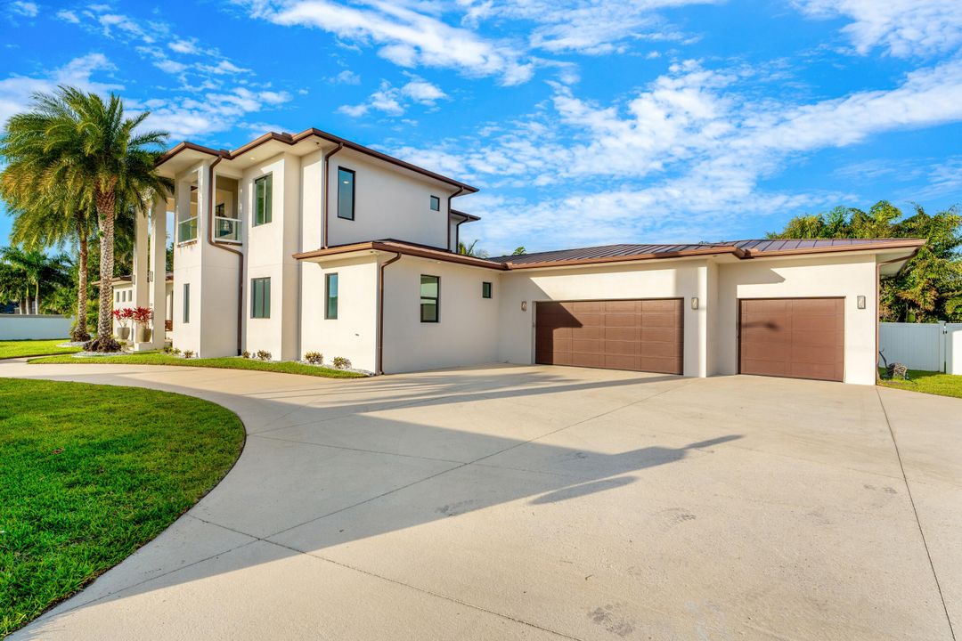 For Sale: $1,645,000 (5 beds, 4 baths, 3927 Square Feet)