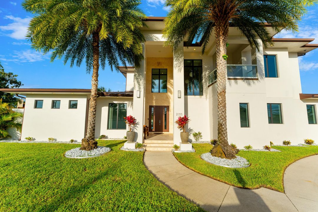 For Sale: $1,645,000 (5 beds, 4 baths, 3927 Square Feet)